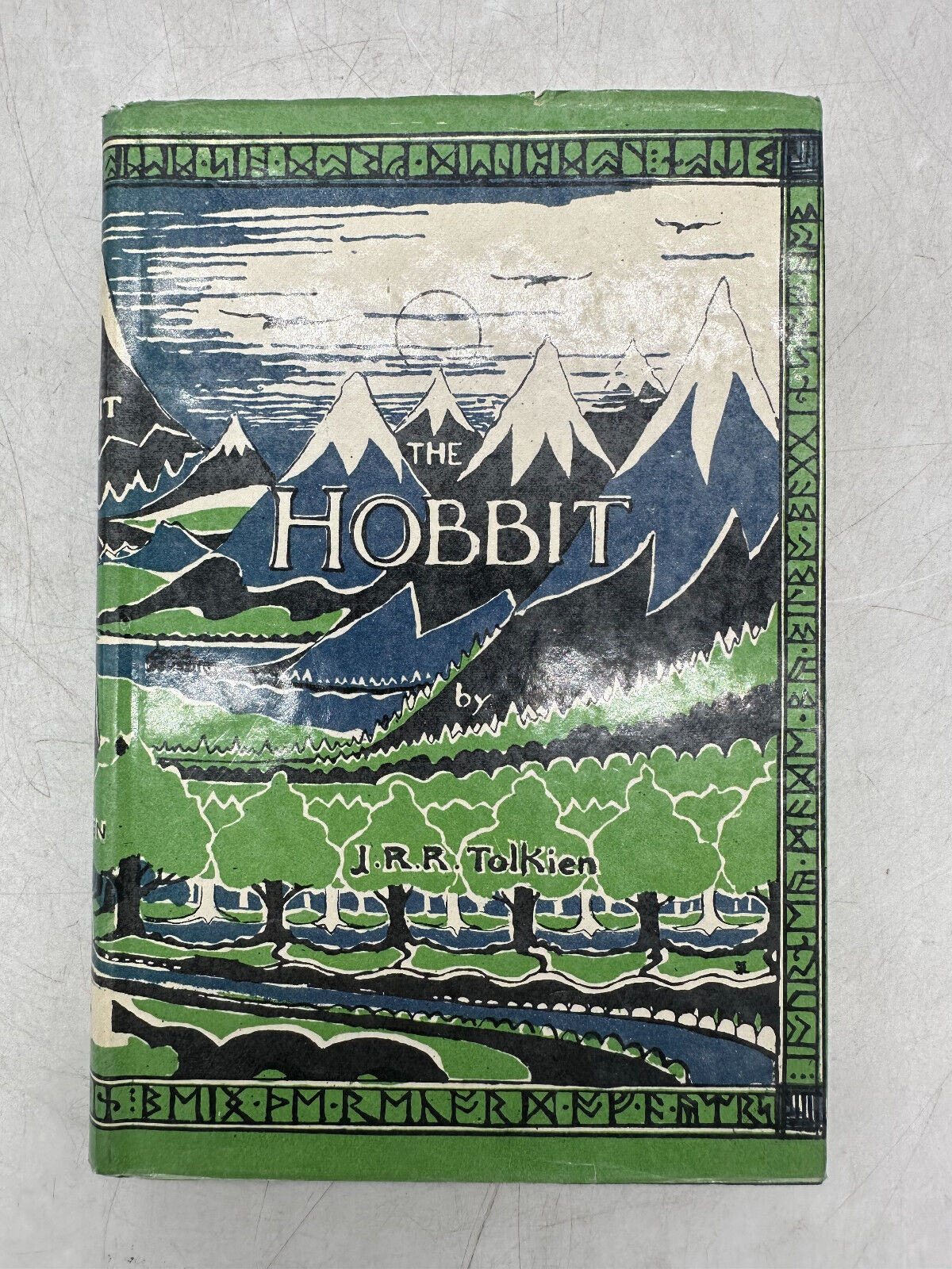 Edizione pirata de “Lo Hobbit” di J.R.R. Tolkien (1970): quando la Terra di mezzo è a Taiwan